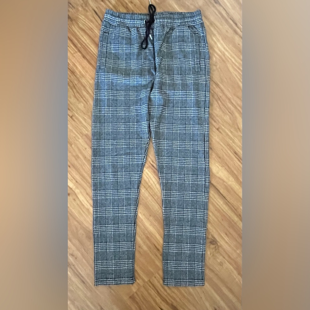 Men’s plaid black and white pants, Sz large